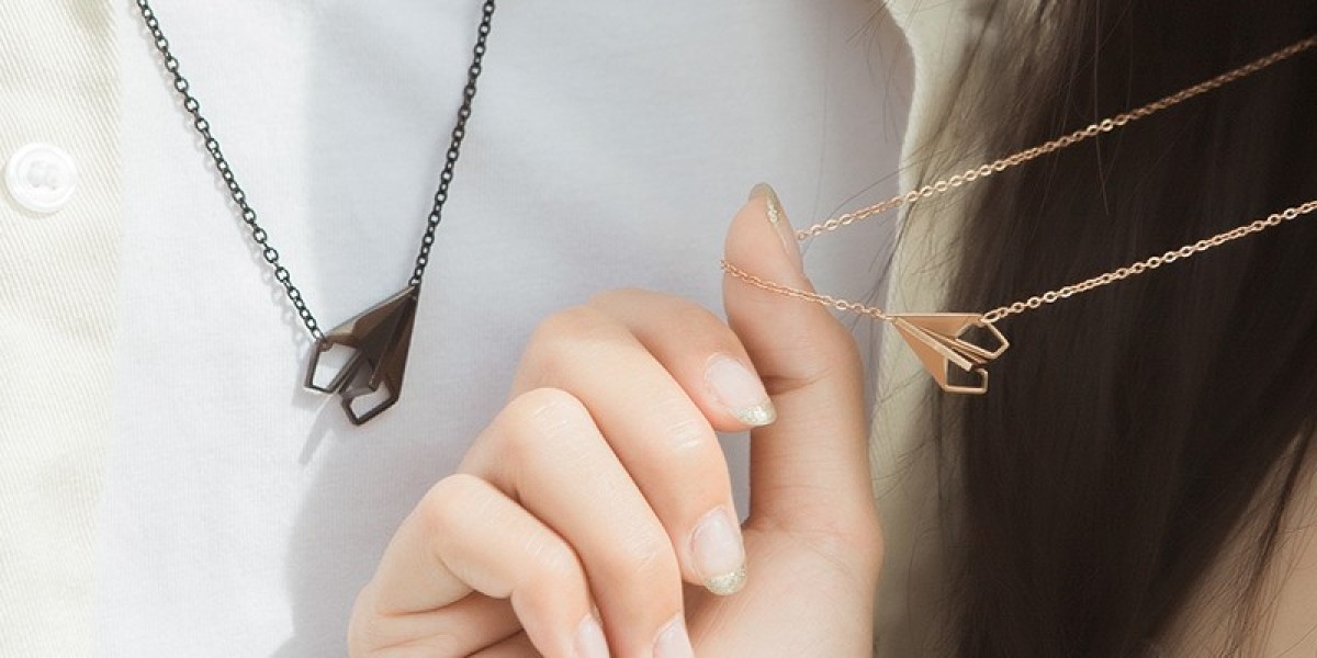 Can love necklaces be personalized?