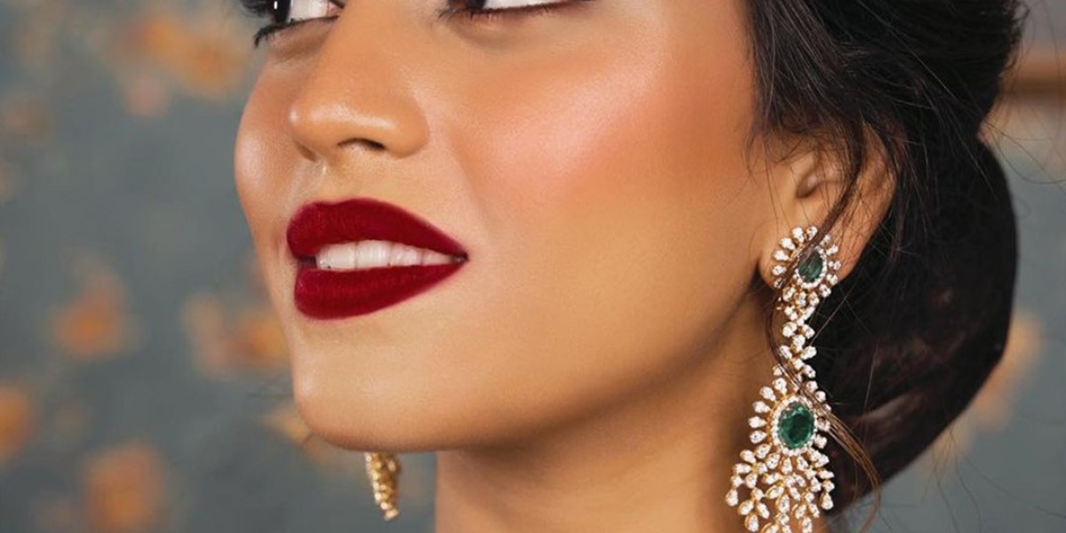 How to Choose the Perfect Bridal Makeup Artist in Noida