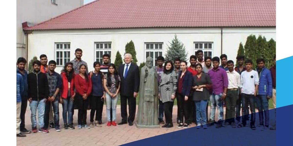 How many students are currently enrolled at Tashkent Medical Academy?