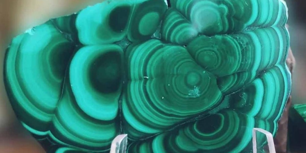 The Enigmatic Stripes of Malachite: A Deep Dive into Its Formation