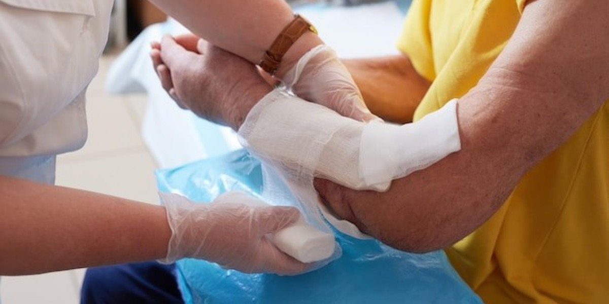 Expert Wrist Fracture Treatment in Lahore – OrthoCenter Care